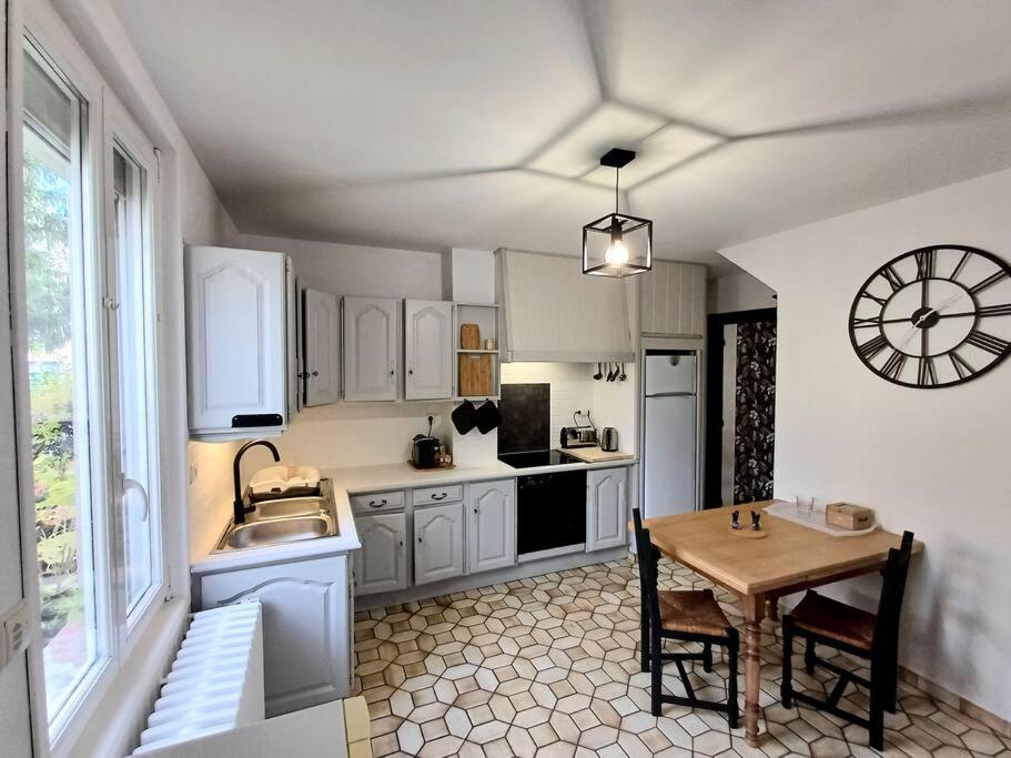 Maison De Village Avec Jardin Torpes  エクステリア 写真